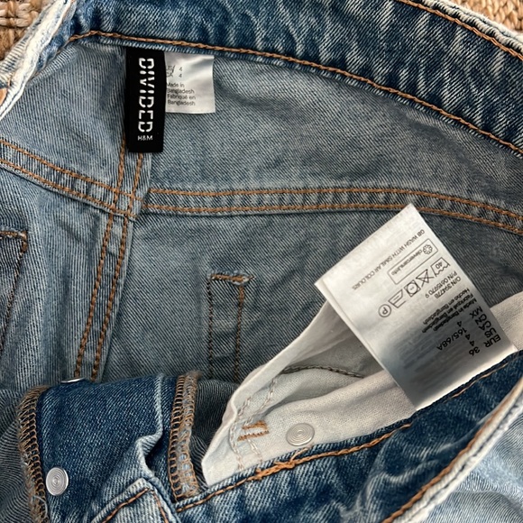 h&m divided ripped knee jeans size 4 - Picture 3 of 4